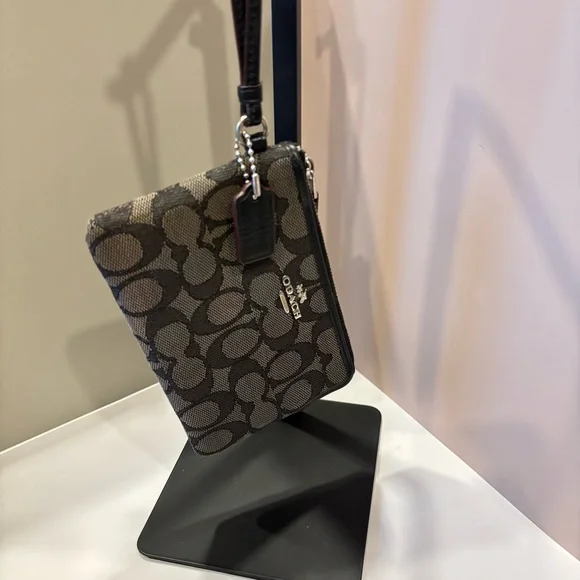 COACH Corner zip in Signature Black and Grey Wristlet - Picture 3 of 5